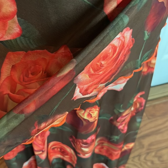 Rose Print Mesh Layered Maxi Dress with Adjustable Straps/ Size Small - Picture 4 of 9